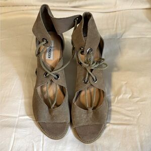 Steve Madden Carahh Suede Open Toe Tie Up Chunky Heel Sandal Tan Size 9.5